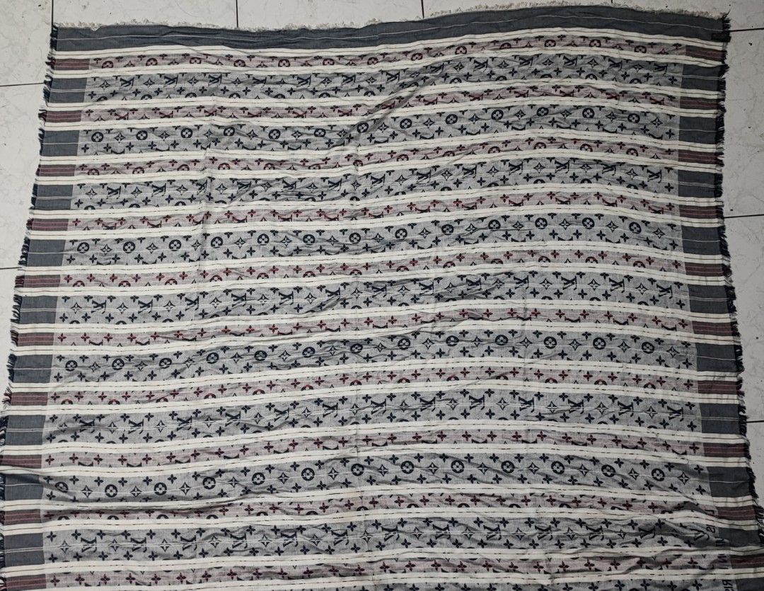 Louis Vuitton Monogram Striped Scarf (Category: Luxury Accessories) located in Baguio. Submitted by ozara.06 (Listing ID 1440383997, Image 2). Description: Louis Vuitton 100% wool ang laki nito 53" x 57" 1500.