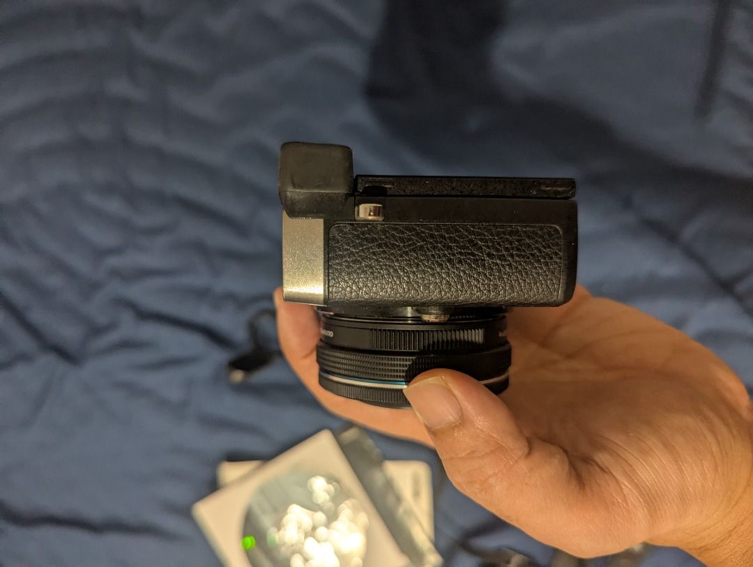 Lumix GX85 BODY- READ DESCRIPTION (Category: Cameras) located in Caloocan City. Submitted by bulanjim-81396 (Listing ID 1440208944, Image 2). Description: Diagnosed with broken MoBo LENS NOT INCLUDED Comes with box Maybe you can still restore this Meetup in QC or Shipping at Buyer's Expense.