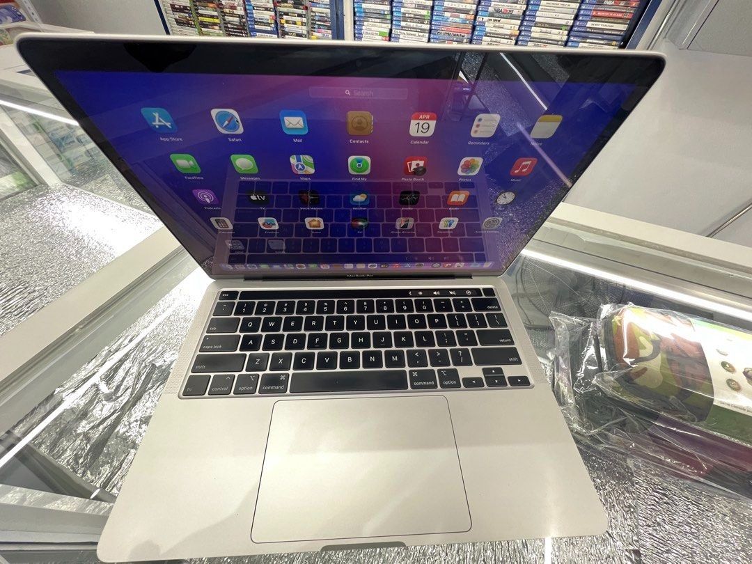 MacBook Pro 13-inch (Category: Laptops & Notebooks) located in Mandaluyong City. Submitted by tidehunter40519 (Listing ID 1440292769, Image 2). Description: Brand Apple - MacBook Pro with 13.3-inch Retina display - Intel Core i5 processor - 8GB RAM - 512GB storage - Runs on macOS Sequoia - Battery cycle count: 176 - Silver finish - Backlit keyboard .