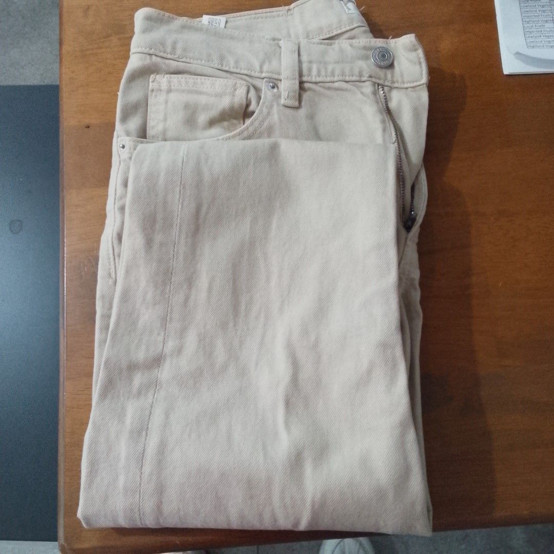 MANGO Man Beige Tapered Jeans (Size 31) (Category: Jeans) located in Manila. Submitted by jothuneatelier (Listing ID 1440274627, Image 2). Description: Up for grabs is a staple pair of ecru/beige jeans from Mango's "Ben" line. g Please note these are well-used and pre-loved, so expect normal fading and signs of wear from frequent use. However, the structure is still great, the zipper glides smoothly, and they are incredibly comfortable. Specs: Si