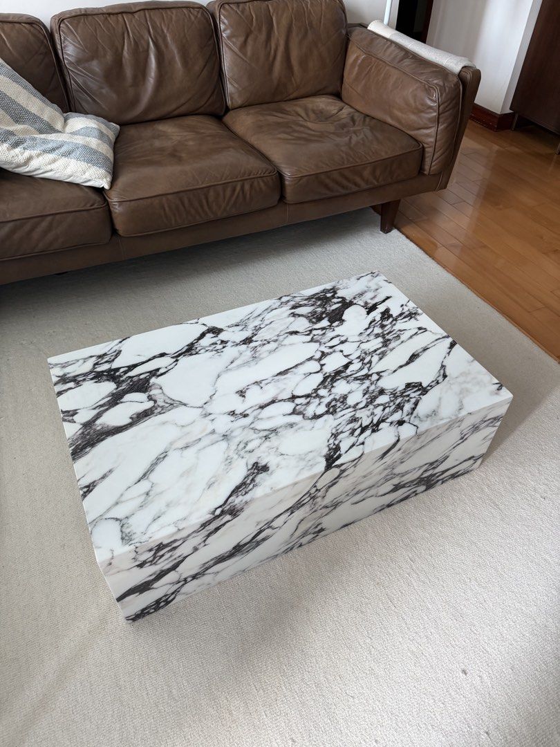 Marble Effect Rectangular Coffee Table （分類：其他攝影配件）位於 Hong Kong。 由 victorlcb 提交（商品編號 1440257963，圖片 3）。簡介： Stylish black and white marble-effect coffee table for your living room. Solid and easy to clean. Dimension: 100cm (L) x 60cm (W) x 30cm (H) Pick up only。