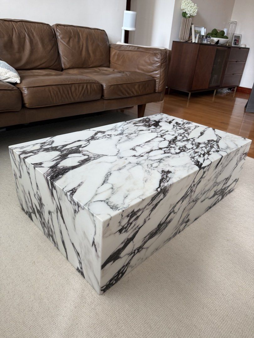 Marble Effect Rectangular Coffee Table （分類：其他攝影配件）位於 Hong Kong。 由 victorlcb 提交（商品編號 1440257963，圖片 1）。簡介： Stylish black and white marble-effect coffee table for your living room. Solid and easy to clean. Dimension: 100cm (L) x 60cm (W) x 30cm (H) Pick up only。