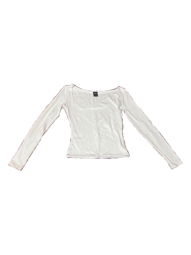 mera white longsleeves top (Category: Longsleeves) located in Imus. Submitted by elyannadelrey (Listing ID 1440354707, Image 1). Description: size small no major flaws.
