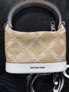 (Category: ) located in . Submitted by 25thlu (Listing ID 1440195731, Image 1). Description: .