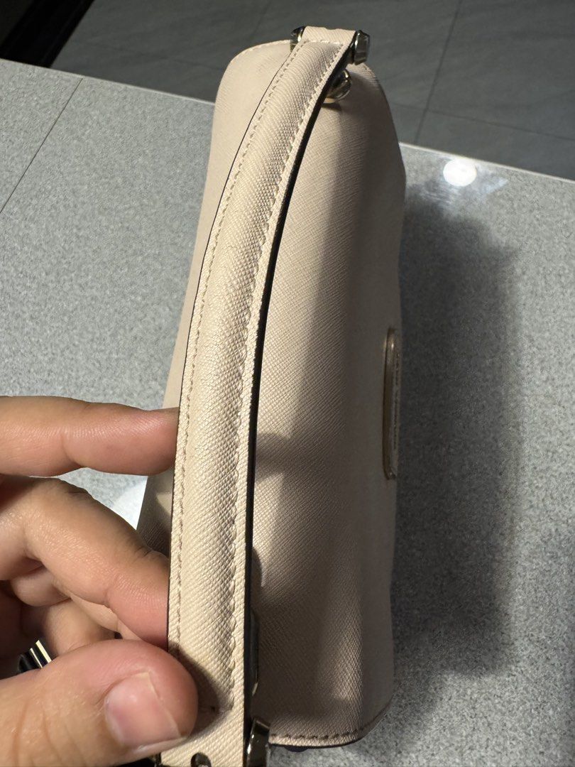 Michael kors sling (Category: Cross-body Bags) located in Bulacan. Submitted by everythinggood26 (Listing ID 1440342216, Image 3). Description: .