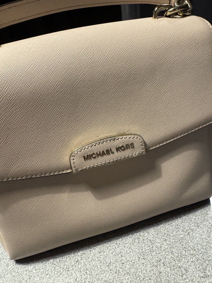 Michael kors sling (Category: Cross-body Bags) located in Bulacan. Submitted by everythinggood26 (Listing ID 1440342216, Image 2). Description: .