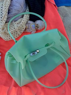 (Category: ) located in . Submitted by ml.closet (Listing ID 1440339470, Image 1). Description: .