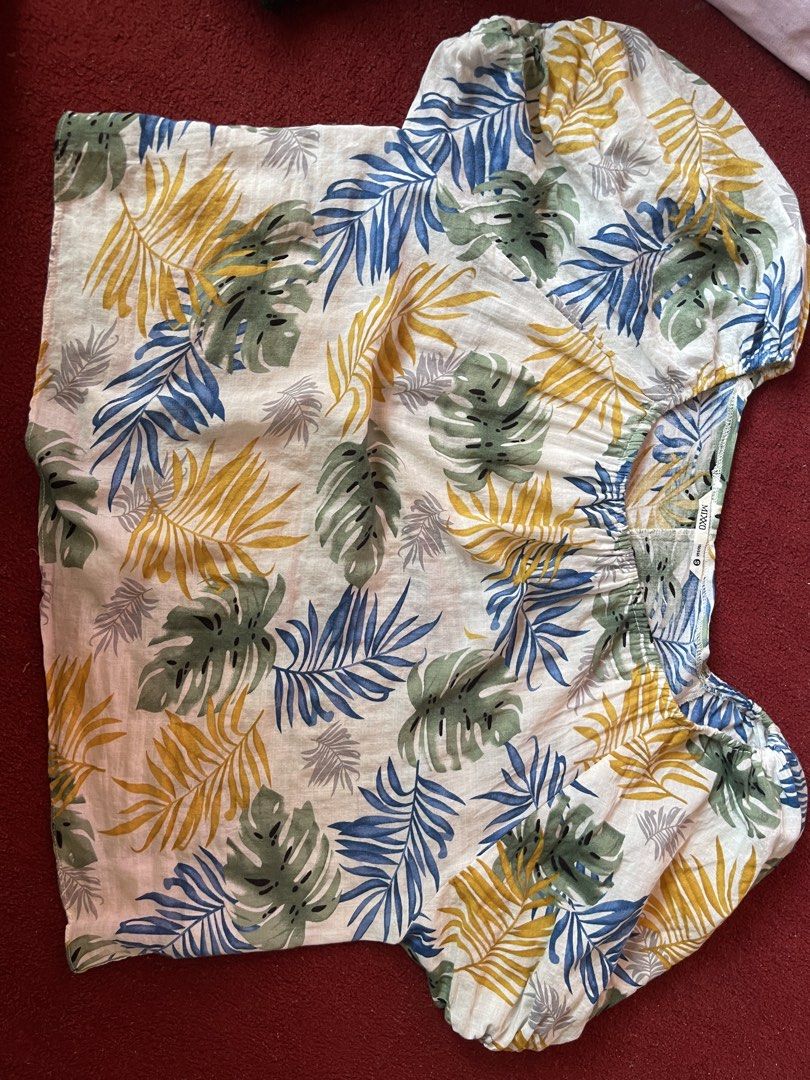 MIXKO Tropical Leaf Print Off-Shoulder Top Size S (Category: Blouses) located in Toledo. Submitted by klnmia (Listing ID 1440274541, Image 3). Description: - Cute off-shoulder top - Tropical leaf print - Gathered neckline - Short puff sleeves - Lightweight and breezy - Ideal for warm weather - Easy to style with shorts or jeans - Size S.