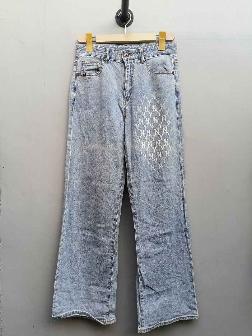 MLB NY Yankees Wide Denim Pants (Category: Jeans) located in Taguig. Submitted by _theroom.ph (Listing ID 1440211996, Image 1). Description: - Light wash denim jeans - Features iconic NY Yankees logo pattern on the front - Back pocket includes a Major League Baseball branded leather patch - Classic button closure and zipper fly - Combines a timeless denim look with a sporty twist MLB NY Yankees Wide Denim Pants Size 28 Length : 40 Leg Opening : 1