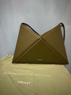 （分類：）位於 。 由 UnaCnf 提交（商品編號 1440357950，圖片 1）。簡介： 。