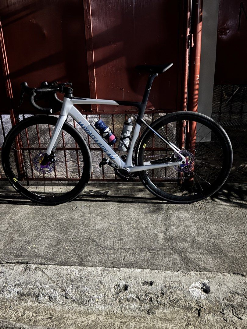 Mountainpeak Road Bike - Fastroad Model (Category: Bicycles) located in Paranaque City. Submitted by yniguezmarco (Listing ID 1440278582, Image 2). Description: - Mountainpeak Fastroad road bike - Ready to ride, perfect for cycling enthusiasts.