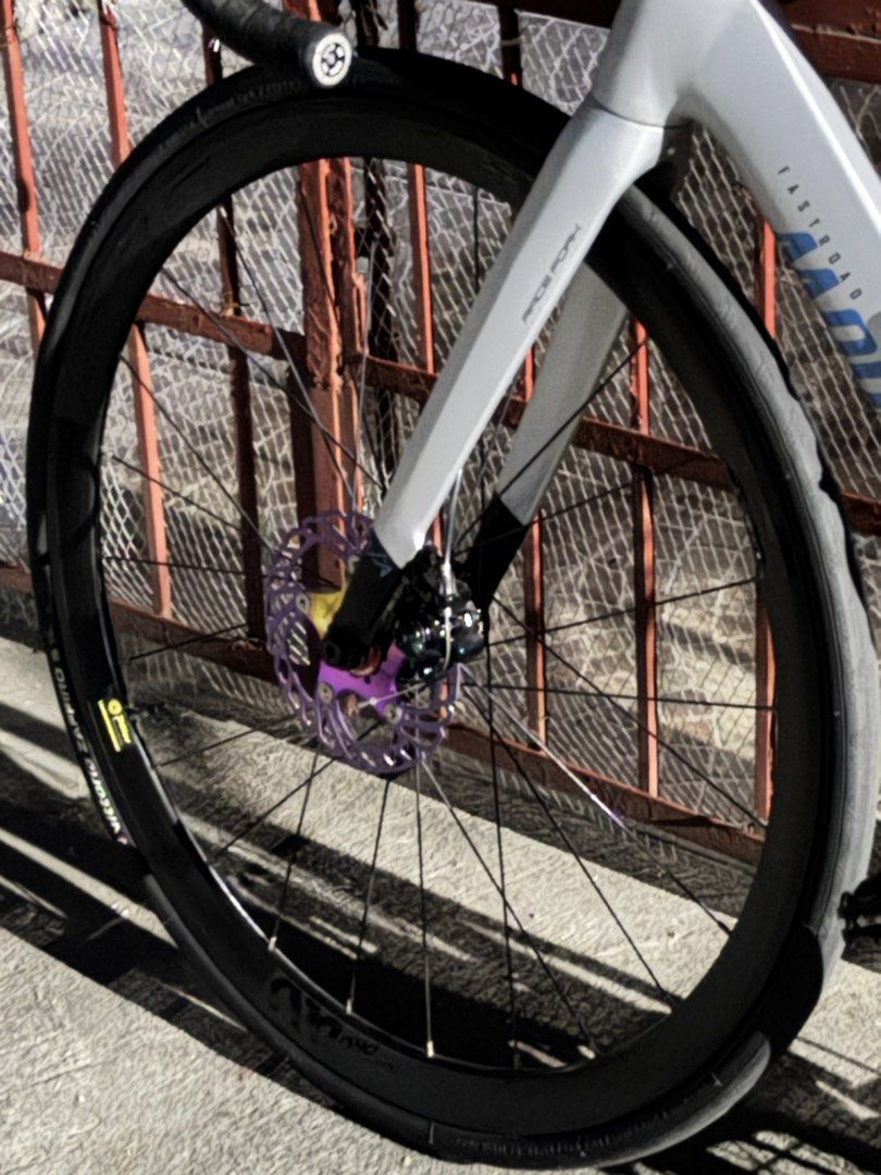 Mountainpeak Road Bike - Fastroad Model (Category: Bicycles) located in Paranaque City. Submitted by yniguezmarco (Listing ID 1440278582, Image 1). Description: - Mountainpeak Fastroad road bike - Ready to ride, perfect for cycling enthusiasts.
