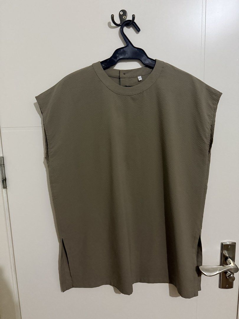 MUJI Sleeveless Textured Top Size L (Category: Sleeveless) located in Muntinlupa City. Submitted by thediviners (Listing ID 1440324723, Image 1). Description: - MUJI sleeveless top in olive green. - Features a textured fabric all over. - Designed with side slits for a relaxed fit. - Button closure at the back neck. - Ideal for casual outings or as a layering piece..