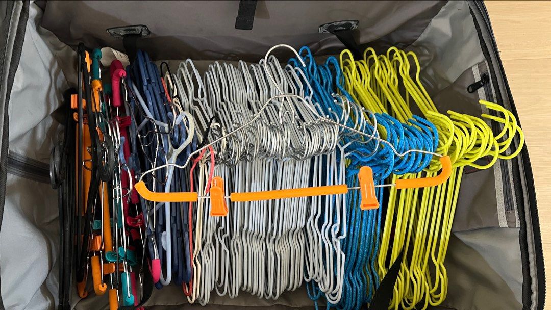 Multiple Hangers465914779802030081