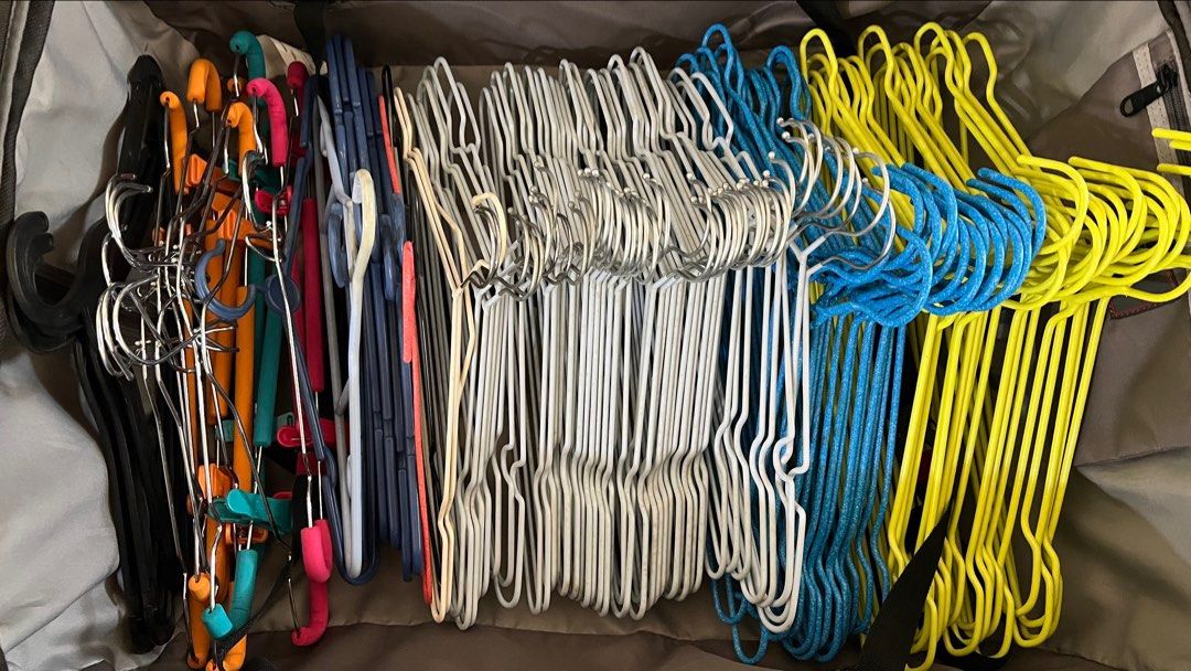 Multiple Hangers465914779802030080