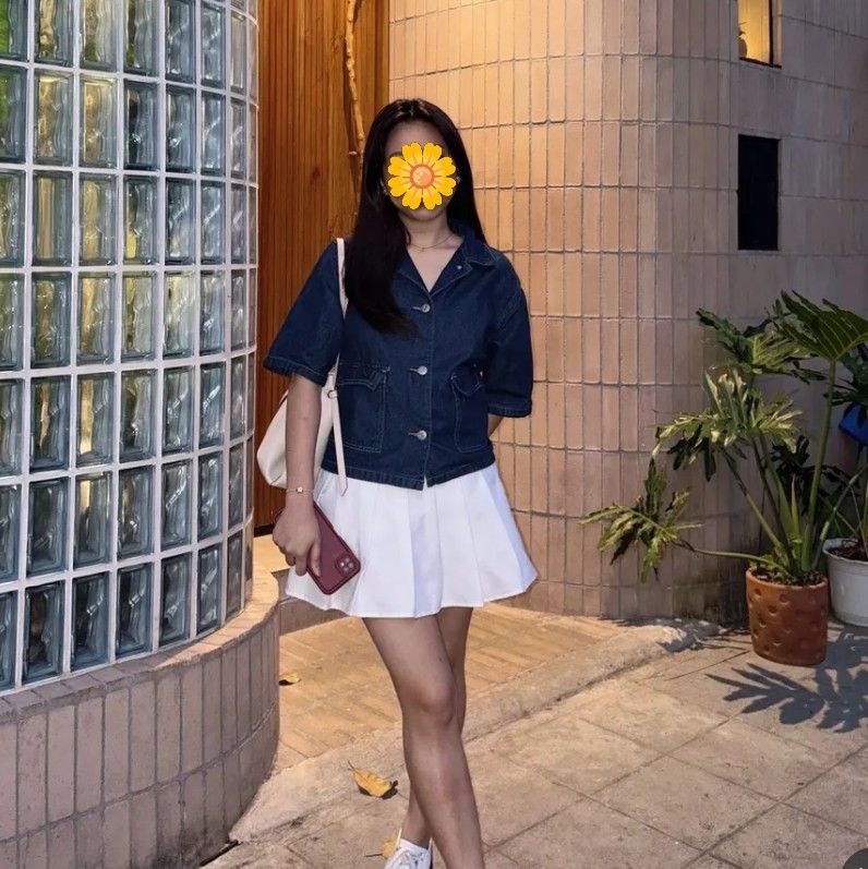 MUSERA Short Sleeve Cropped Denim Jacket Shirt (Category: Coats, Jackets and Outerwear) located in Manila. Submitted by yuna.com (Listing ID 1440352509, Image 2). Description: Product Measurement Shoulder: 43 cm, Bust: 100 cm, Length: 51.8 cm, Sleeve Length: 27.8 cm, Cuff: 35.5 cm .
