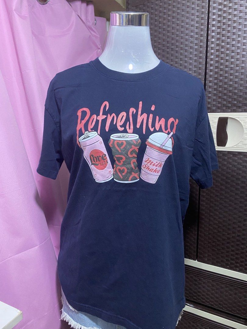 Navy Blue graphic shirt hq (Category: Tshirts & Polo Shirts ) located in Taguig. Submitted by missgirladdict (Listing ID 1440321537, Image 1). Description: unisex with tags fits M-L hq bagong bago pa W: 21 L: 28 Color rate: 10/10 (color may vary due to lighting) Condition: like new Flaws: x Same day delivery via Lalamove or free delivery around Taguig for orders 300 above!!! MOP: Gcash, GoTyme, MariBank.