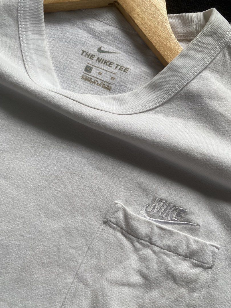NIKE POCKET TEE (Category: Tshirts & Polo Shirts ) located in Davao. Submitted by wabad.thrifter (Listing ID 1440278132, Image 2). Description: NIKE XL 23 width 28.5 length Excellent.