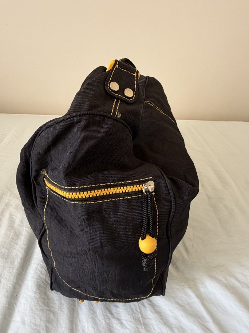 Nine West Large Travel or Overnight Bag (Category: Shoulder Bags) located in Pasig City. Submitted by gedi_c (Listing ID 1440362249, Image 3). Description: Nine West Large Shoulder / Overnight Bag • Spacious – fits clothes, gym items, or travel essentials • Lightweight and comfortable to carry • Clean interior, no stains • All zippers working perfectly • With side pockets for extra storage Condition: Very good (preloved, minimal signs of use) Col