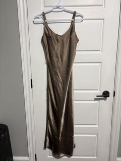 (Category: ) located in . Submitted by le.closetsale (Listing ID 1440375670, Image 1). Description: .