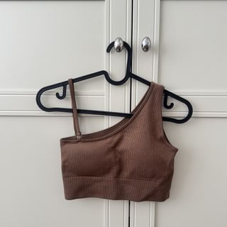 (Category: ) located in . Submitted by mywardrobe6 (Listing ID 1440319702, Image 1). Description: .