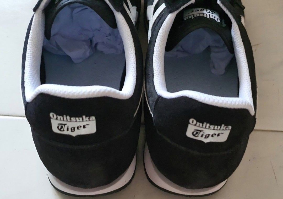 Onitsuka Tiger New York Black White Sneakers (Category: Sneakers) located in Singapore. Submitted by decluttelon (Listing ID 1440202496, Image 3). Description: - Onitsuka Tiger New York sneakers - Color: Black and White - Iconic, classic design - Condition: Excellent!! Brand new not worn before!! - Perfect for daily wear or a retro look - Stylish and comfortable - Bought in Japan (100% authentic!!!) Negotiable but please do not low ball!!.