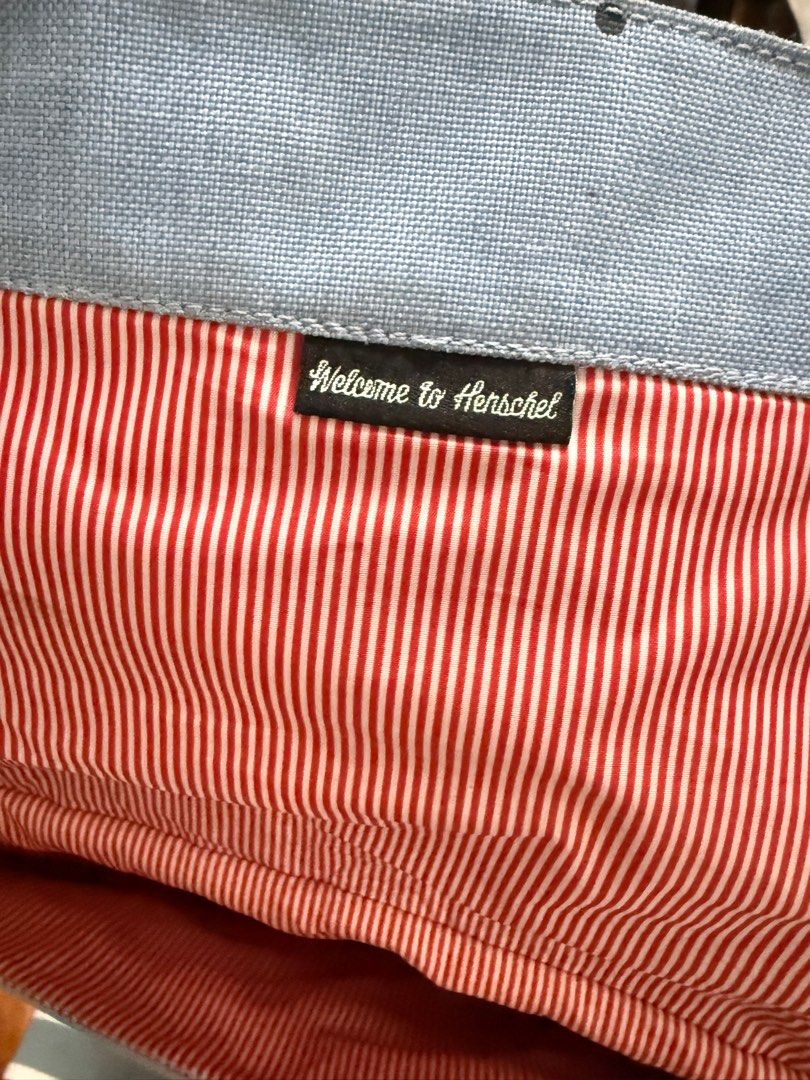 Original Herschel Backpack (Category: Backpacks) located in Makati City. Submitted by ferneevtrb (Listing ID 1440357624, Image 3). Description: Bag is in very good condition Only needs to be cleaned 100% original.