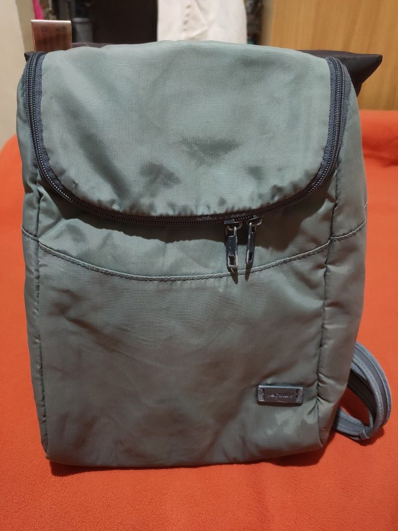Pacsafe Citysafe 350 GII Backpack (Category: Backpacks) located in Quezon City. Submitted by jhaneth21 (Listing ID 1440301769, Image 1). Description: - Pacsafe Citysafe 350 GII Backpack (Model PB146) - Made from 100% Nylon shell and 100% Polyester lining - Main compartment with internal pockets for organization - Front zip pocket for quick access - Adjustable shoulder straps for comfortable carrying - Ideal for everyday use or travel adventures S