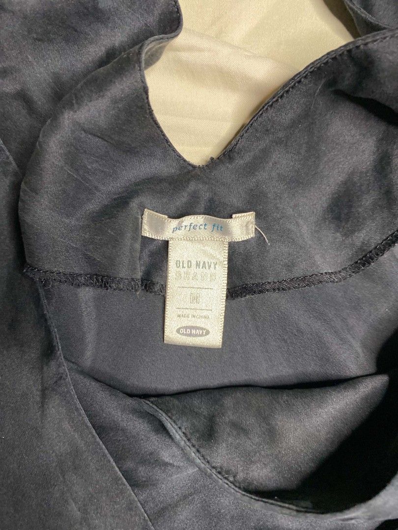 Perfectly fit Old Navy top (Category: Sleeveless) located in Cebu City. Submitted by _0rue (Listing ID 1440237289, Image 2). Description: size: s-m flaw: see photos for flaws.