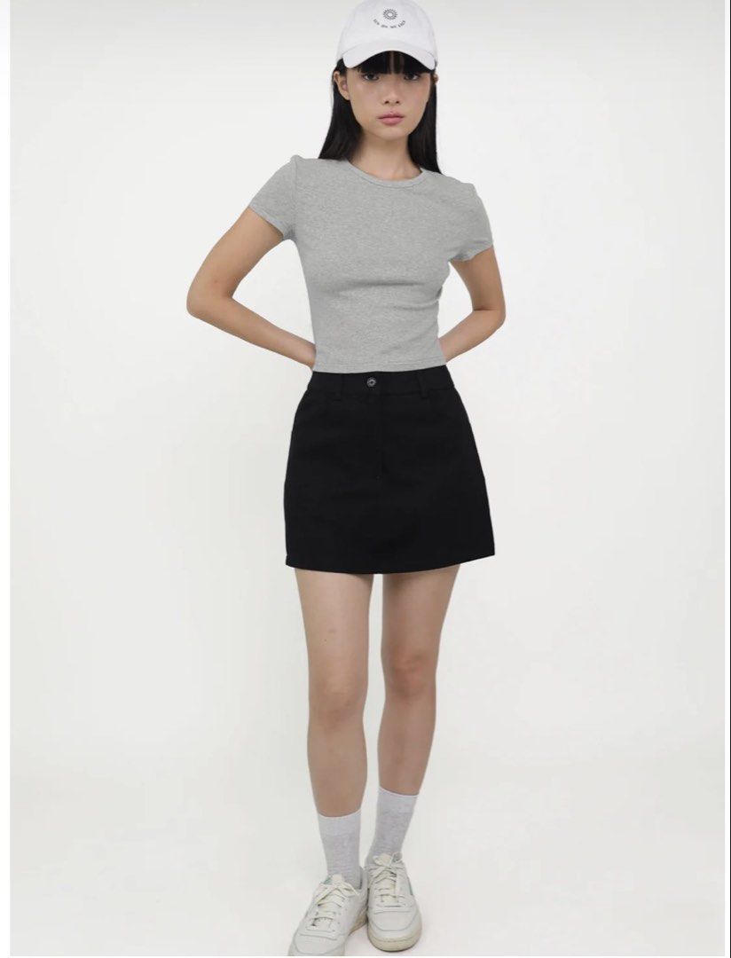 Peyton Basic Cotton Skorts Version 2 (Category: Sets or Coordinates) located in Singapore. Submitted by c.shermine (Listing ID 1440287364, Image 1). Description: Too short for me, bit shy. .