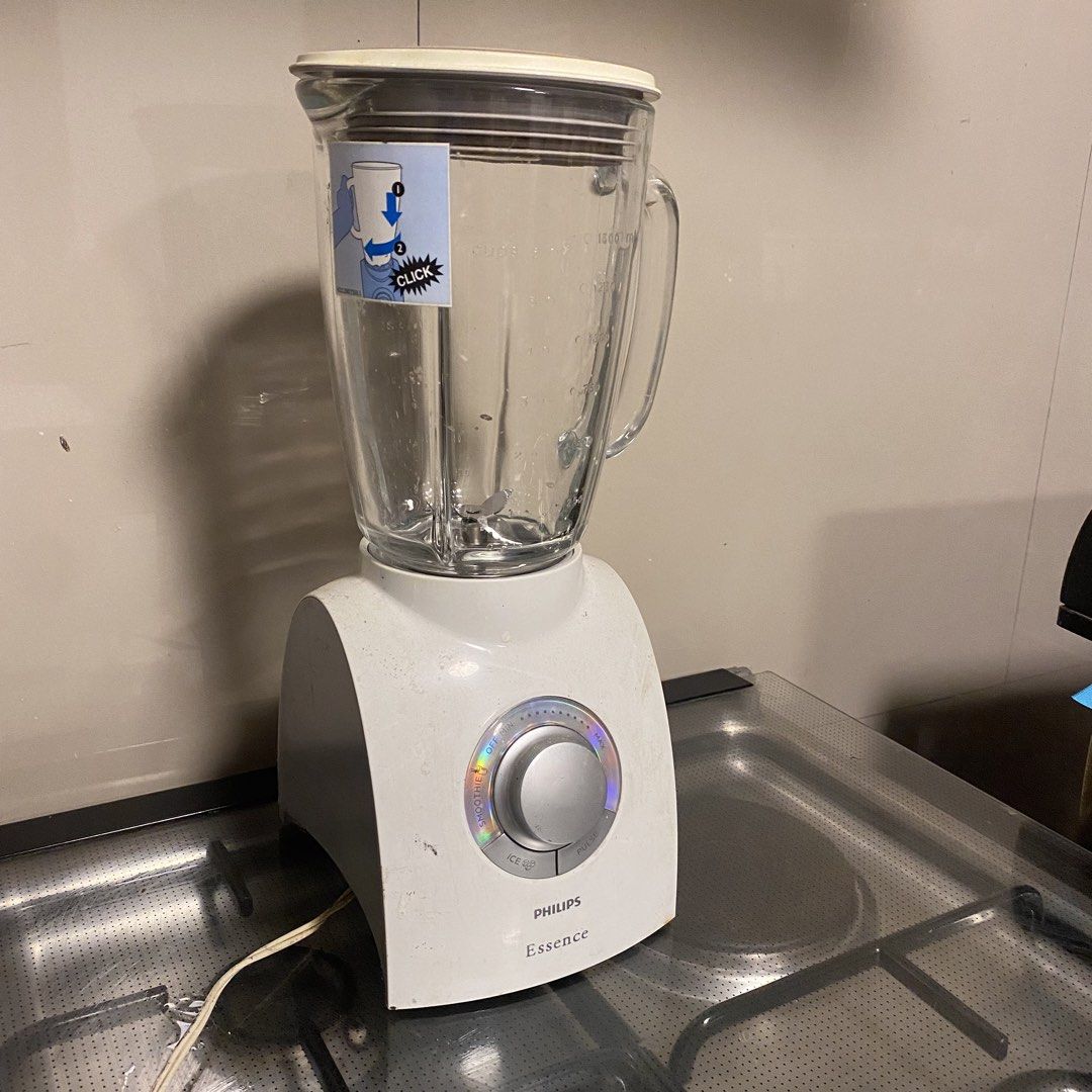 Philips Essence Blender White Glass Jar (Category: Juicers, Blenders & Grinders) located in Abucay. Submitted by gelatineee (Listing ID 1440329524, Image 2). Description: White Philips Essence blender with glass jar and lid. Features multiple speeds and pulse function. Works great for smoothies and more. Minor scuffs on base, but fully functional. ‼️Price is still negotiable‼️ ⚠️Will not entertain low-balled prices⚠️ 📍Guiguinto, Bulacan.