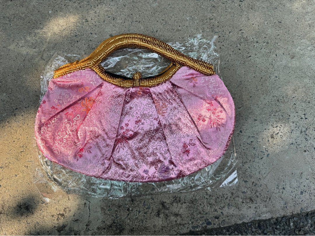 Pink Brocade Handbag with Gold Handle (Category: Luxury Bags & Wallets) located in San Juan City. Submitted by outwithit (Listing ID 1440332333, Image 3). Description: Dm for more information -More pictures about the product -Close up pictures -Type of material RFS: Decluttering Can negotiate if buying 2 or more items Delivery fee will be shouldered by buyer Strictly payment first if delivery/ No COD .