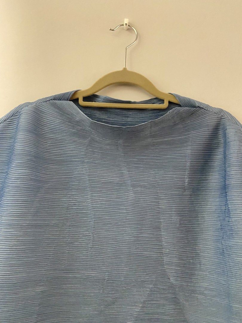 Pleats Please Issey Miyake (Category: Luxury Apparel) located in Aroroy. Submitted by rewear.ag (Listing ID 1440367220, Image 2). Description: .