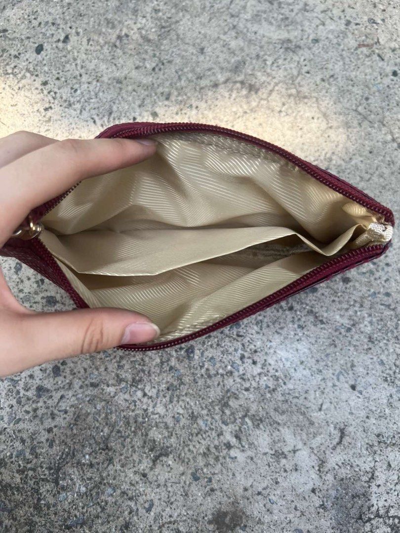 Pouch Burgundy Snake Print Wristlet (Category: Luxury Bags & Wallets) located in San Juan City. Submitted by outwithit (Listing ID 1440325801, Image 3). Description: Dm for more information -More pictures about the product -Close up pictures -Type of material RFS: Decluttering Can negotiate if buying 2 or more items Delivery fee will be shouldered by buyer Strictly payment first if delivery/ No COD DM FOR MORE INFORMATION!.