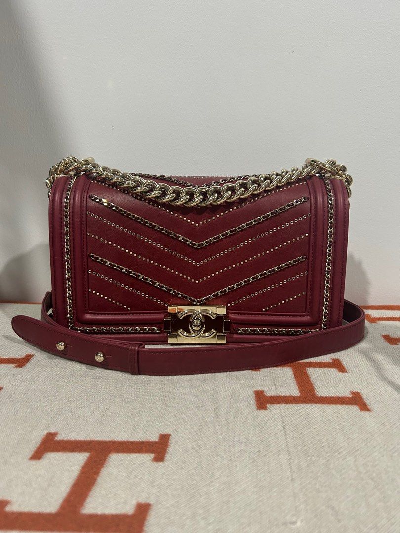 (Preloved) RARE PIECE - CC Leboy in Chevron (Category: Luxury Bags & Wallets) located in Manila. Submitted by rl_lux (Listing ID 1440330502, Image 1). Description: (Preloved) Rare piece - Chanel Leboy Has some minor flaws in the corner due to storage (See photos for reference) With Dustbag and Holo Intact (No Card).
