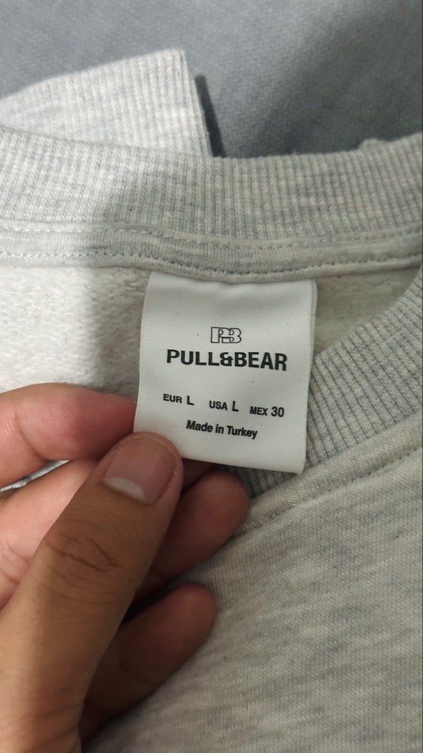 Pull&Bear Grey Santa Monica Sweatshirt & Joggers Set Size L (Category: Sets & Coordinates) located in Paranaque City. Submitted by pumpkinhead25 (Listing ID 1440304073, Image 2). Description: Pull&Bear Sweatshit & Sweatpants Orignal Size Large No issue Brandnew condition Used once pinang taiwan lang Original each price 1990.