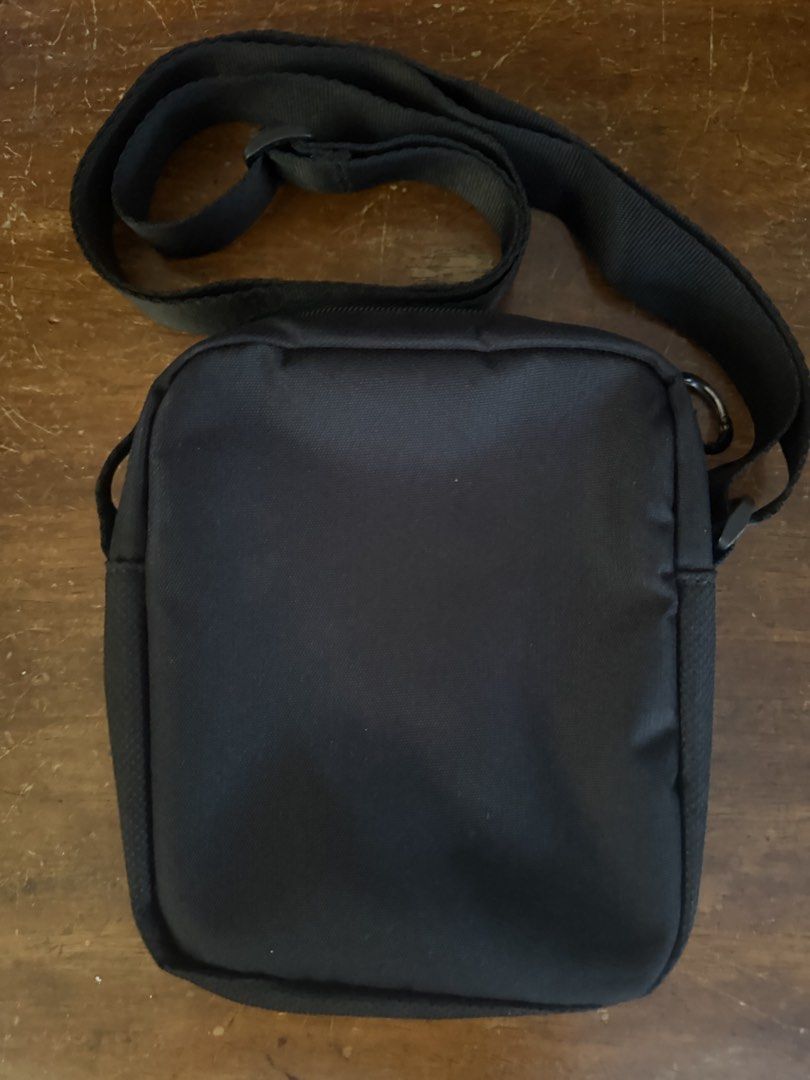 Puma Black Crossbody Sling Bag (Category: Sling Bags) located in Bacoor. Submitted by jayps07 (Listing ID 1440234348, Image 2). Description: - Black Puma crossbody sling bag - Main compartment with flap closure - Adjustable strap for comfortable wear - Prominent Puma logo on the front - Perfect for carrying essentials on the go.