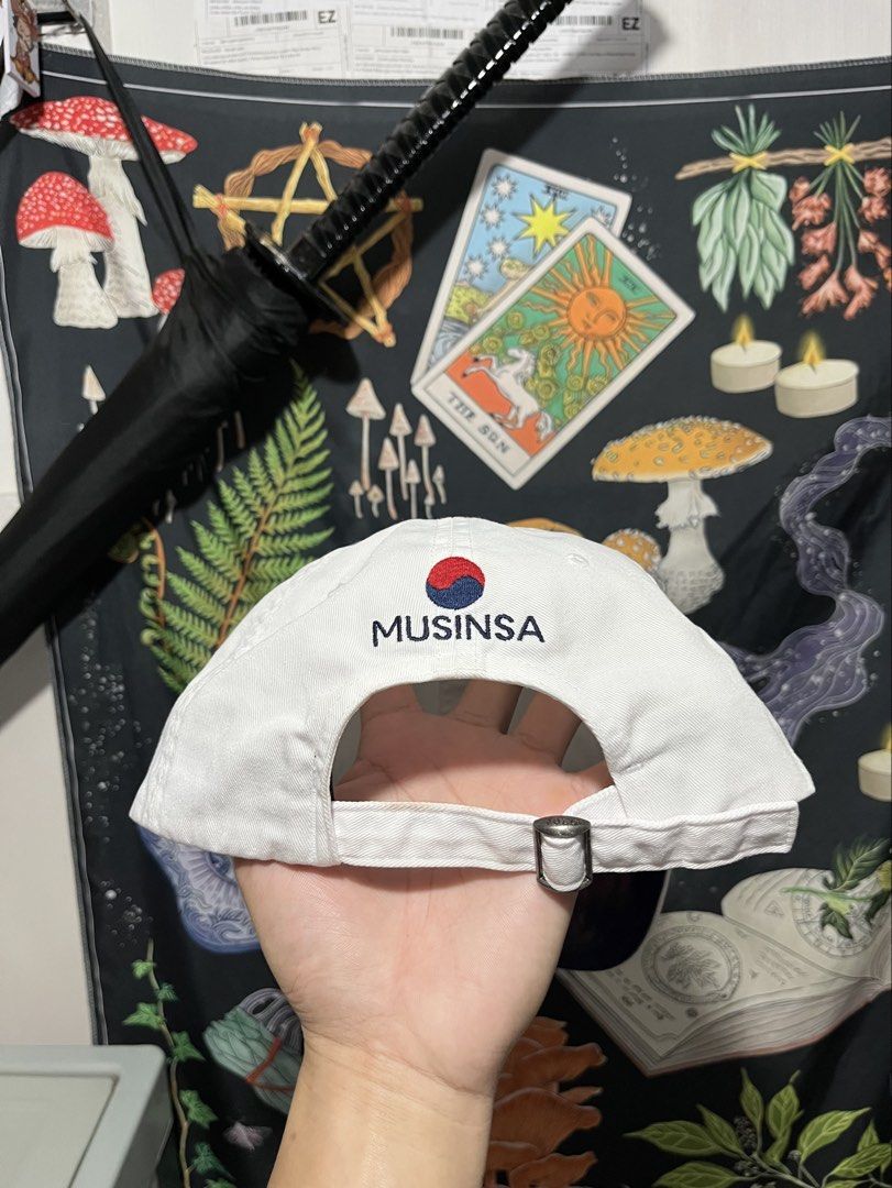 Ralph Lauren dadhat x Musinsa (Category: Caps & Hats) located in Lipa City. Submitted by hoywilliam (Listing ID 1440304718, Image 3). Description: Ralph Lauren dathat x Musinsa Authentic legit 1 size fits White color Issue- nasa picture,nahawaan ng clorox sayang haahha Add sf nalang po salamat Lipa City Batangas📍.