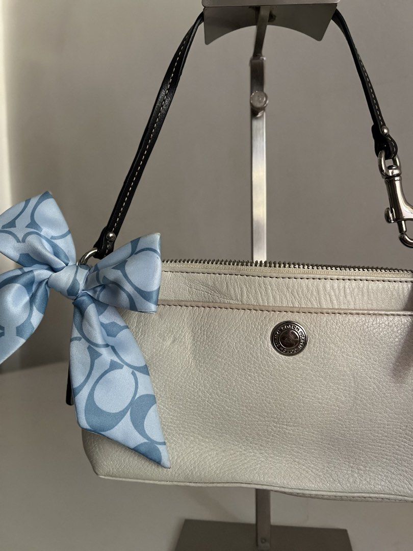 rare coach white hampton wristlet blue bow (Category: Luxury Bags & Wallets) located in Bulacan. Submitted by femalethings (Listing ID 1440223014, Image 2). Description: mop gcash, bdo mod jnt🚚 🏷️ kindly manage expectations - signs of use, aging, and minor imperfections are normal for vintage pieces. - colors may slightly vary in different lighting🤎.