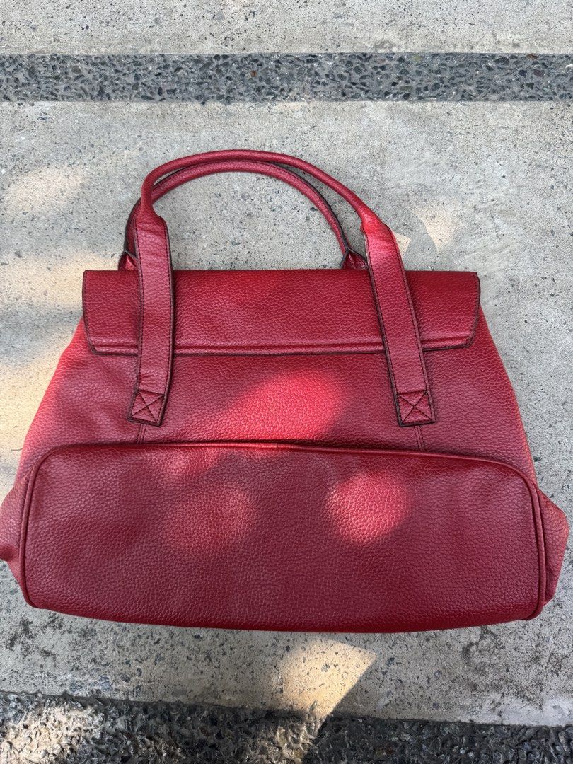 Red Shoulder Bag (Category: Shoulder Bags) located in San Juan City. Submitted by outwithit (Listing ID 1440332664, Image 3). Description: Dm for more information -More pictures about the product -Close up pictures -Type of material RFS: Decluttering Can negotiate if buying 2 or more items Delivery fee will be shouldered by buyer Strictly payment first if delivery/ No COD Manage your expectations .