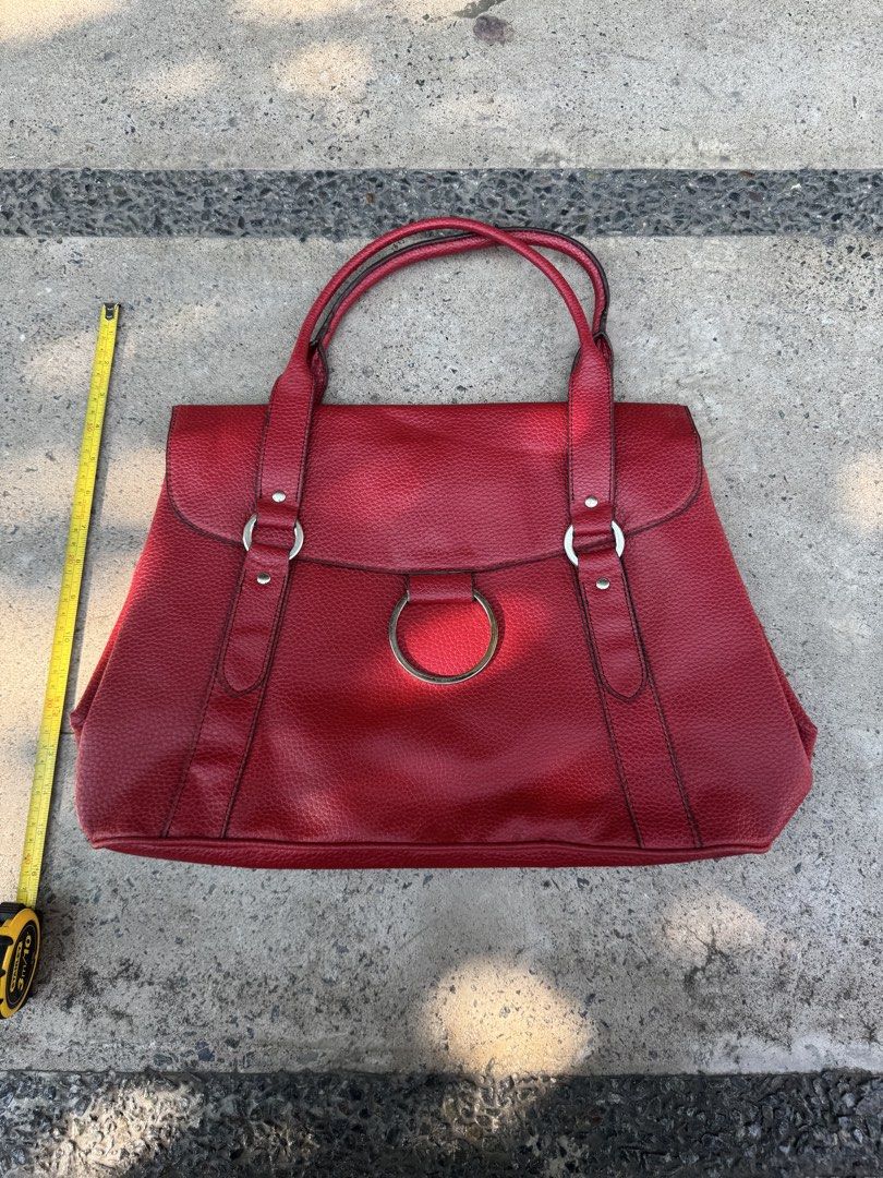 Red Shoulder Bag (Category: Shoulder Bags) located in San Juan City. Submitted by outwithit (Listing ID 1440332664, Image 2). Description: Dm for more information -More pictures about the product -Close up pictures -Type of material RFS: Decluttering Can negotiate if buying 2 or more items Delivery fee will be shouldered by buyer Strictly payment first if delivery/ No COD Manage your expectations .