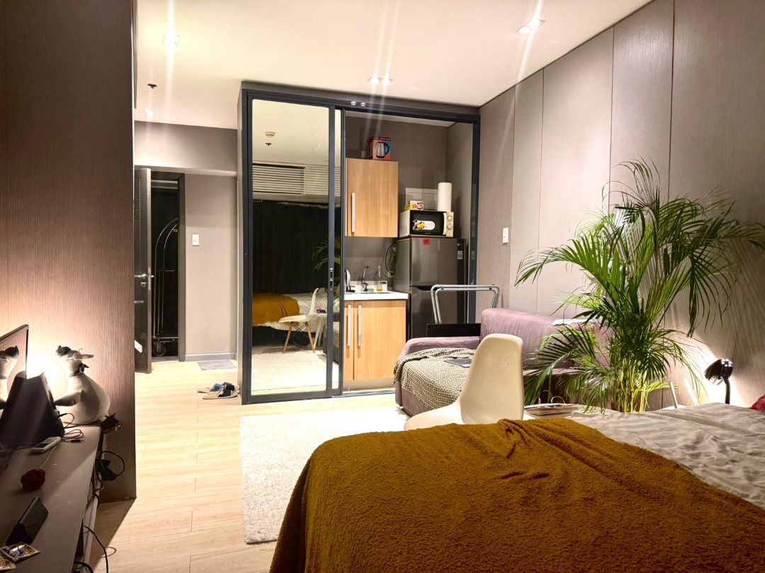 Renovated Knightsbridge Studio Unit for Rent (Category: Apartments & Condos) located in Manila. Submitted by mhpm_2026 (Listing ID 1440358354, Image 2). Description: Studio Fully furnished Renovated High floor City View Available IMMEDIATE Asking for P25K ONLY (incl condo assoc dues) Min One (1) year lease 1 month advance rental 2 months deposit 11 Postdated checks or direct deposit monthly to owner's bank account Enjoy Full Condo Facilities DON'