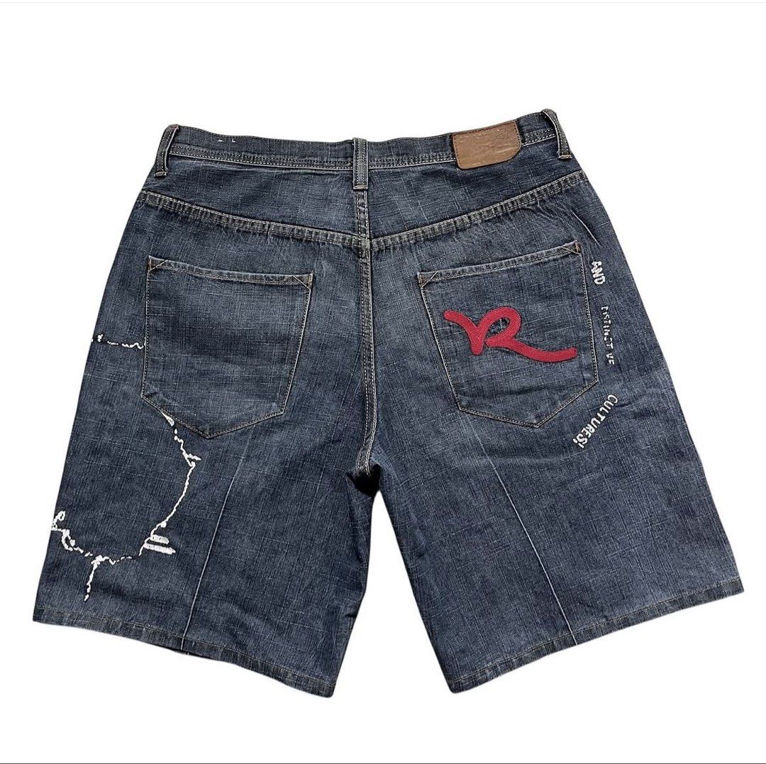 ROCA WEAR JORTS (Category: Shorts) located in Manila. Submitted by gotstar (Listing ID 1440249434, Image 1). Description: ROCA WEAR JORTS ~ Dimensions• Width: 34 Length: 22.5 Leg Opening: 12.5 ~ Issue: Print 8.5/10 Overall Condition ~ ₱899 ~ Price does not include shipping fee Check details before buying Color may vary due to lightning.