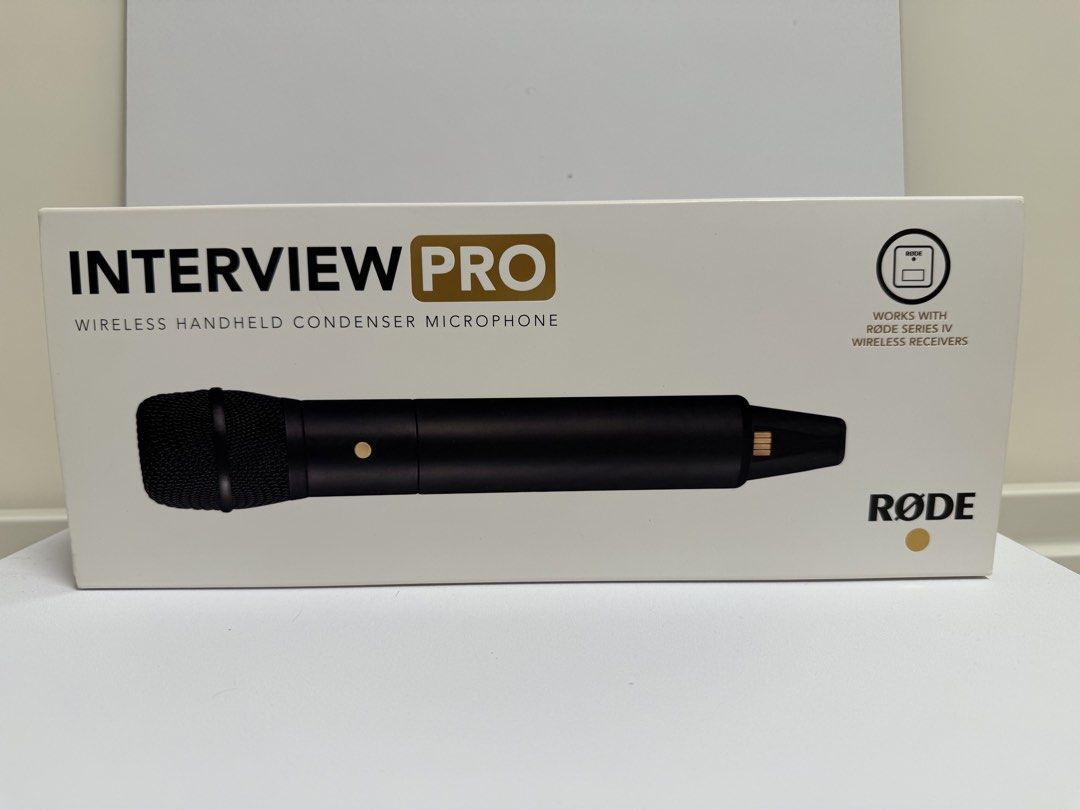 RODE Interview Pro Wireless Handheld Condenser Microphone 無線麥克風 （分類：咪高風/麥克風）位於 Hong Kong。 由 raylyf02 提交（商品編號 1440290794，圖片 1）。簡介： 原價 $1990，上年 7月19日購買。 幾乎全新，狀態良好，配件齊全。 屋企用過一次，本來諗住拍片用但最後發現唔啱用。 屋企試咗唔得可以搵返我。 紅線或屯馬綫面交，大家互就。順豐到付都OK。 Original price was $1990, bought this July 19th last year. Close to brand new and in great condition with all parts included. Tried it at home once but realised it’s not what I want. If it doesn’t work when you test it at h