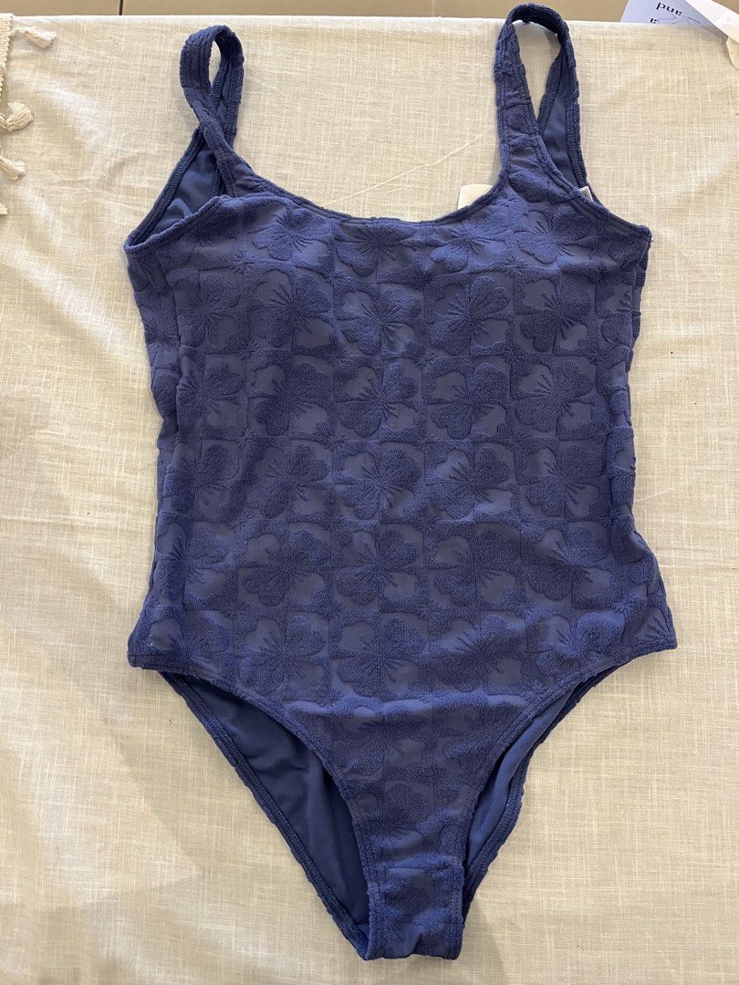 Roxy Blue Textured Floral One-Piece Swimsuit (Category: Bikinis & Swimsuits) located in Manila. Submitted by nyosh2026 (Listing ID 1440326480, Image 1). Description: - Roxy one-piece swimsuit - Size L / G / AUS 12 - Textured blue fabric - Pretty all-over floral pattern - Flattering scoop neckline - Stylish low back design - Comfortable for beach days and pool lounging.
