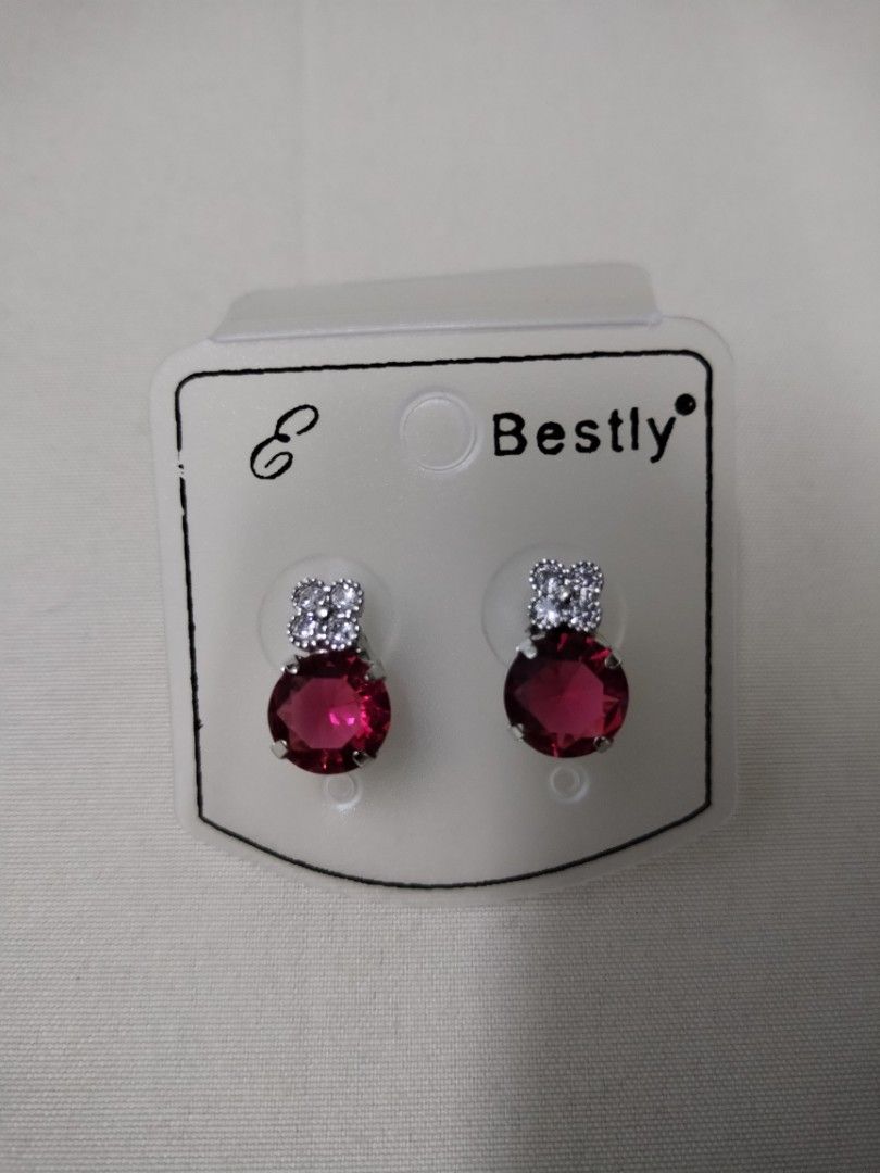 Ruby Red Stud Earrings (Category: Earrings) located in Klang. Submitted by ddknry (Listing ID 1440363003, Image 2). Description: Cute ruby red stud earrings with diamond-like accents. Sparkles beautifully. .