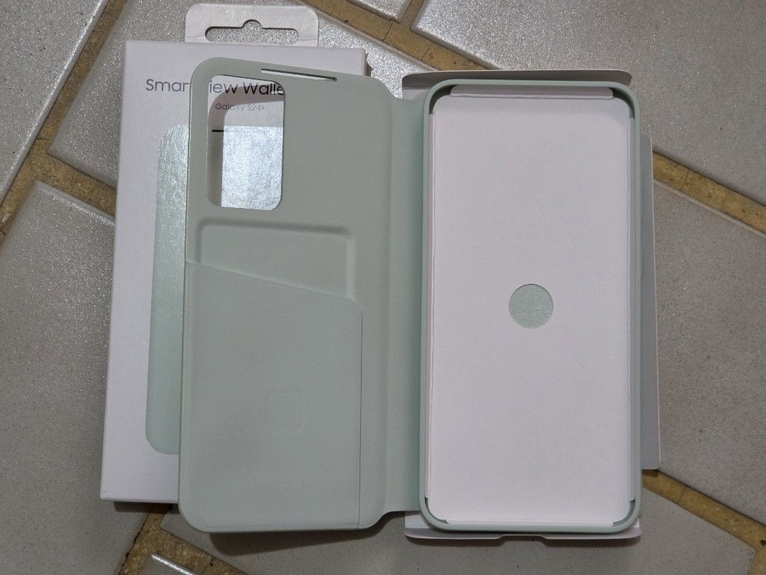 Samsung S24 Plus Smart View Wallet Case (Category: Cases & Sleeves) located in Manila. Submitted by mgraciec (Listing ID 1440243312, Image 2). Description: Used only once No damage/issues.