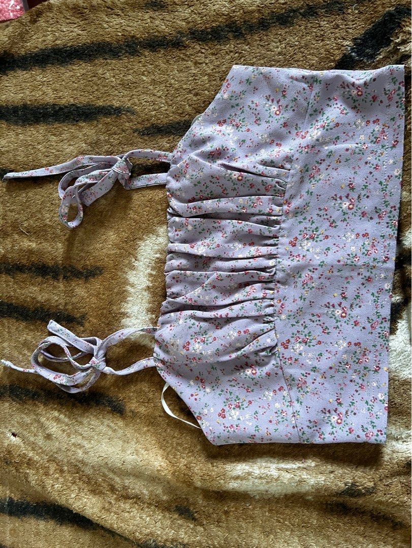 Shein Purple Floral Top (Category: Blouses) located in Cebu City. Submitted by hoeoeoeri (Listing ID 1440264942, Image 2). Description: slight stain on the left upper part.