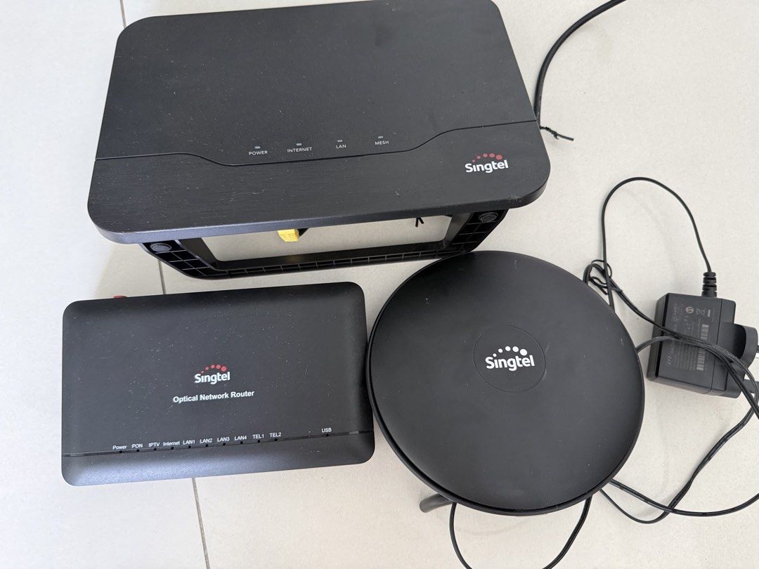 Singtel Optical Network Router and WiFi Extender Set465614936799324160