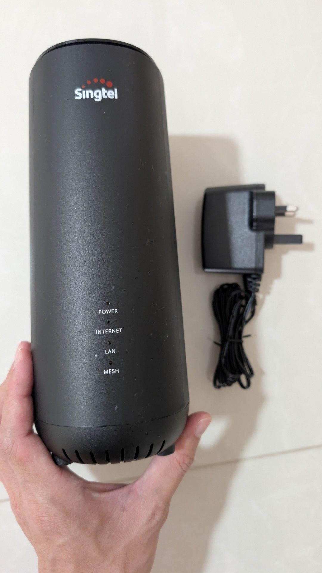 Singtel WiFi Router with Power Adapter465635726527703040
